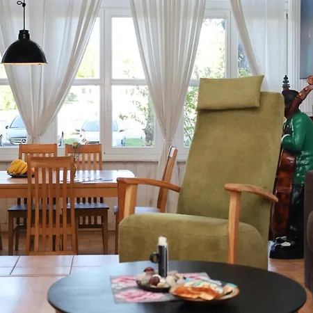 -am Strom 41- In Warnemuende *