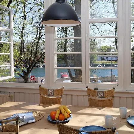 -am Strom 41- In Warnemuende