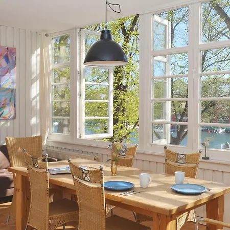 -am Strom 41- In Warnemuende