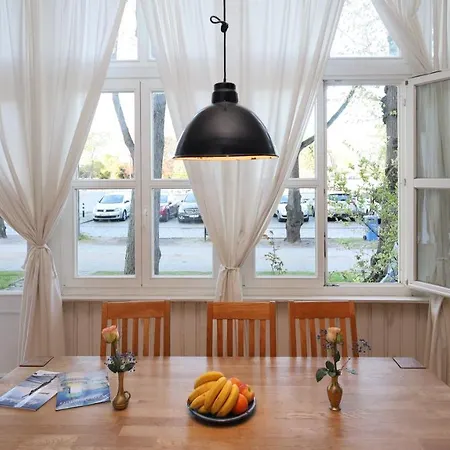 -am Strom 41- In Warnemuende *