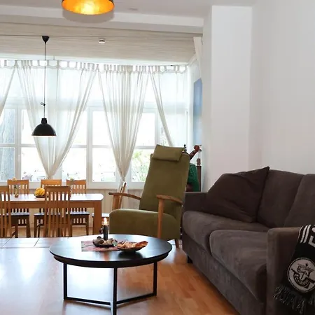 -am Strom 41- In Warnemuende