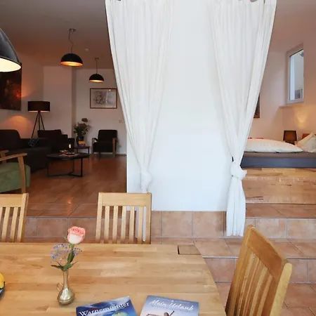 -am Strom 41- In Warnemuende